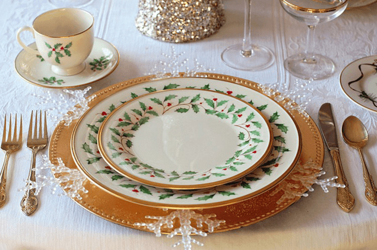 Christmas dining table setting Christmas dining table setting
